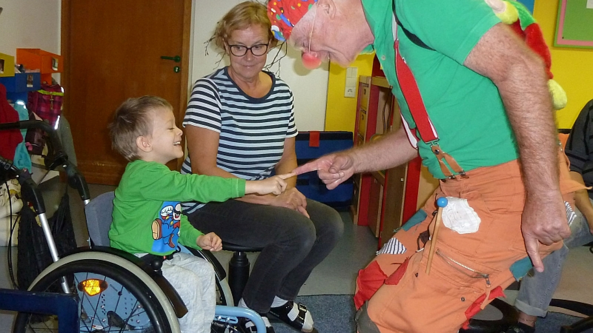 Clown Braunino zu Besuch im Schulkindergarten