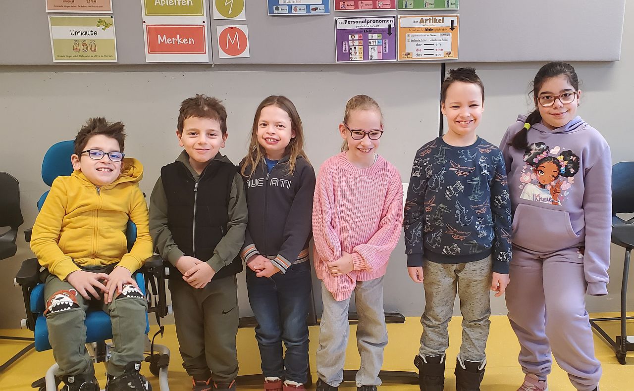 Klassenfoto der KOF 3, bestehend aus 4 Schülerinnen und 2 Schülern