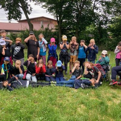 Klassenfoto von Klasse 5 b und c