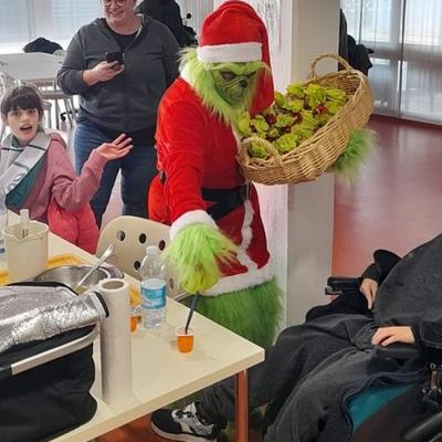 Der Grinch bei einem Schüler.